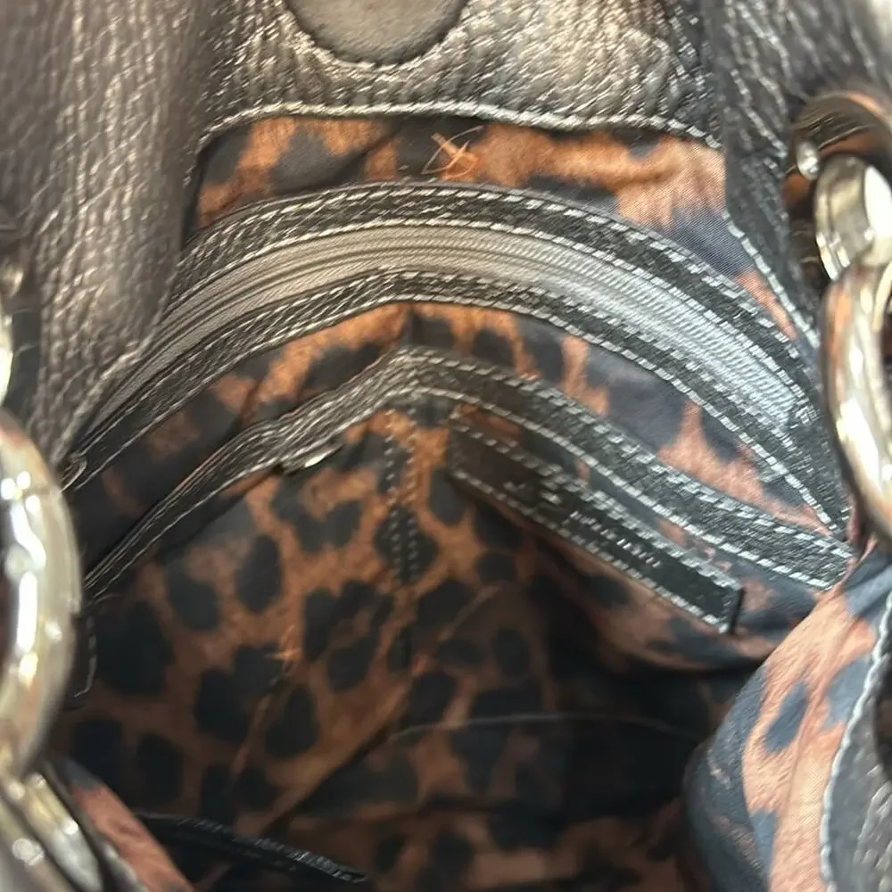 B MAKOWSKY, Metallic Silver soft pebble leather crossbody bag. BEAUTIFUL BAG